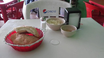 Caldos De Gallina Y Huaraches Choche food