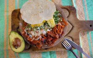 Taquería El Africano food