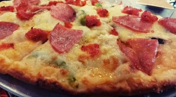 Eduardo´s Pizza food