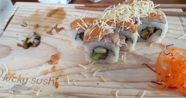 Lucky Sushi food