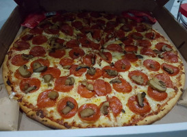 Toto's Pizza food