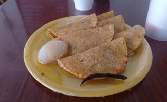 Tacos La Estación Doña Rosa food