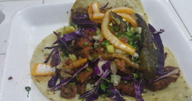 Tacos Y Mariscos El Wero food