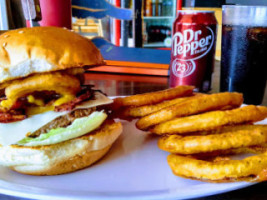 Betty's Authentic American Burgers, México food