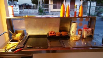 Hamburguesas Y Hot Dogs El Barto food