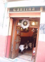 Mascota Cantina inside