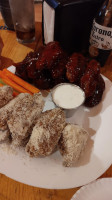 Ta'kon Madre Wings Beers food