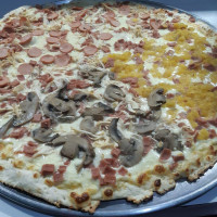 Dinno's Pizza food