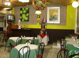 Los Rosales Bistro Loncheria food