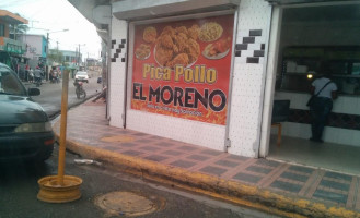 Pica Pollo El Moreno outside