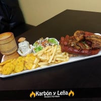 Karbón Y Leña food