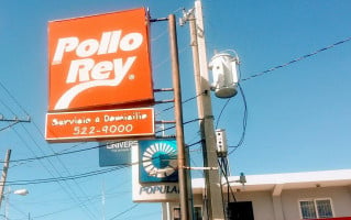 Pollo Rey outside