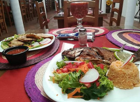 Restaurate Los Pinos food