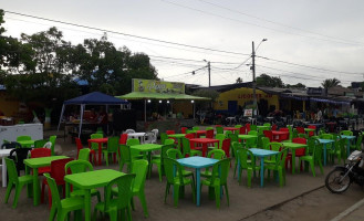 Mr Panzo Comidas Rapidas outside