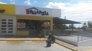 Pala Pizza (haina) outside