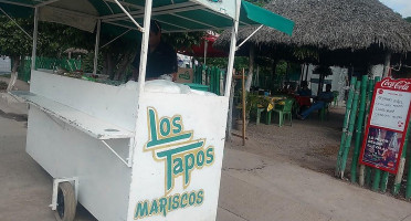 Mariscos Los Tapos outside