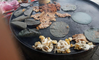 Sopes Dona Delfi food