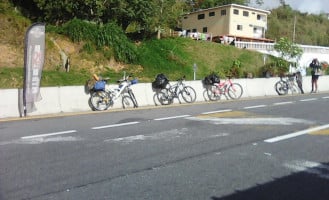 La Parada Del Ciclista outside