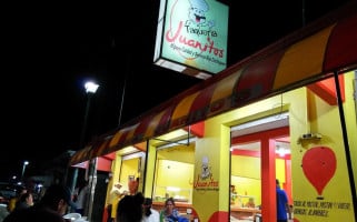 Taqueria Juanitos outside