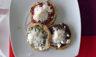 La Sheriff Del Sabor food