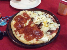 Yardas Pizza food