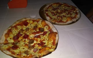 Pizzeria Bella Italia food