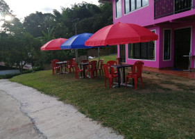 Taberna-discoteca Los Faroles outside