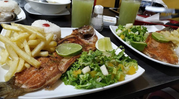 Lagoon Parrilla Café food