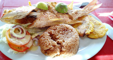 Manaure Beach food