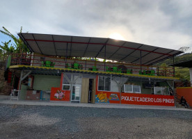 Piqueteadero Los Pinos outside
