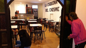 La Esquina Del Chisme inside