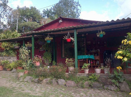 Supermercado La Unión outside