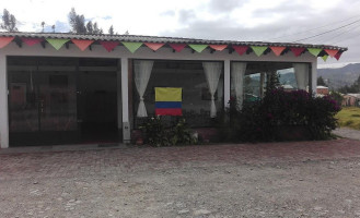 Mabuntu Eventos outside