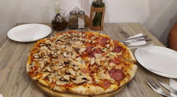 Portonovo Pizza Italiana food