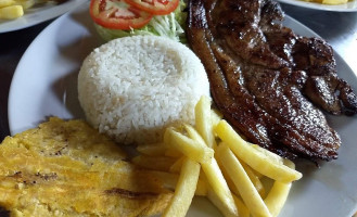 Brisas Del Rio food