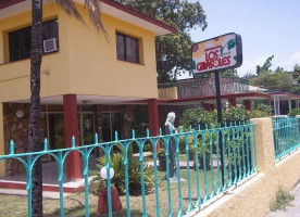 Bar/restaurante Los Girasoles outside