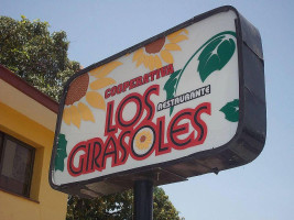 Bar/restaurante Los Girasoles outside