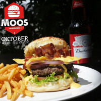 Moos Hamburgueseria food