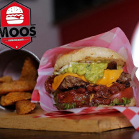 Moos Hamburgueseria food