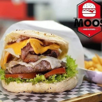 Moos Hamburgueseria food