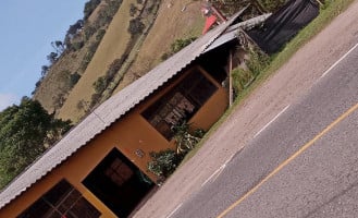 Tipicarnes Panadería outside