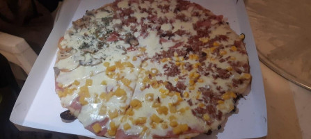 Hati Pizzeria Mercaderes food