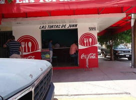 Tortas Juan outside