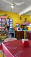 “almuerzos Y Café” inside