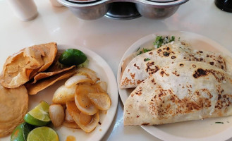 Taquería Los Cuñados food