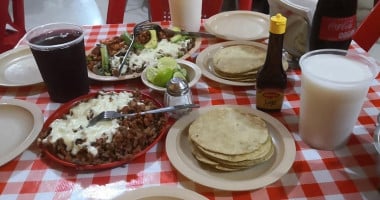 Taquería El Gavilan food