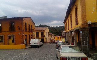 El Gallo De Oro outside