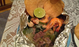 Y Mariscos Eliana food