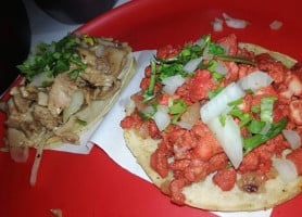 Tacos Los Gemelos food