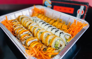 El Rollo Sushi&wing's food